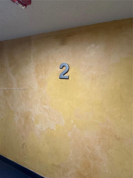 For Sale: $265,000 (1 beds, 1 baths, 730 Square Feet)