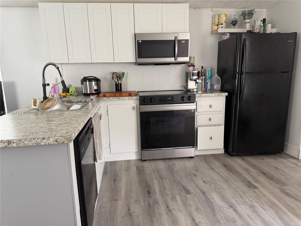 Activo con contrato: $280,000 (3 camas, 2 baños, 924 Pies cuadrados)