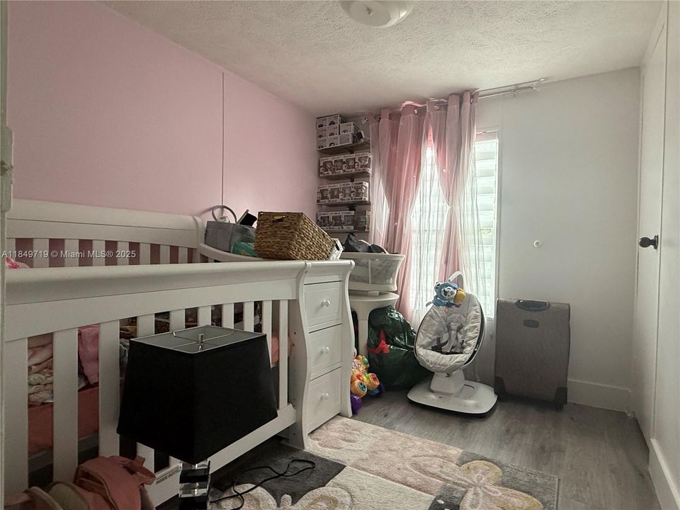 Activo con contrato: $280,000 (3 camas, 2 baños, 924 Pies cuadrados)