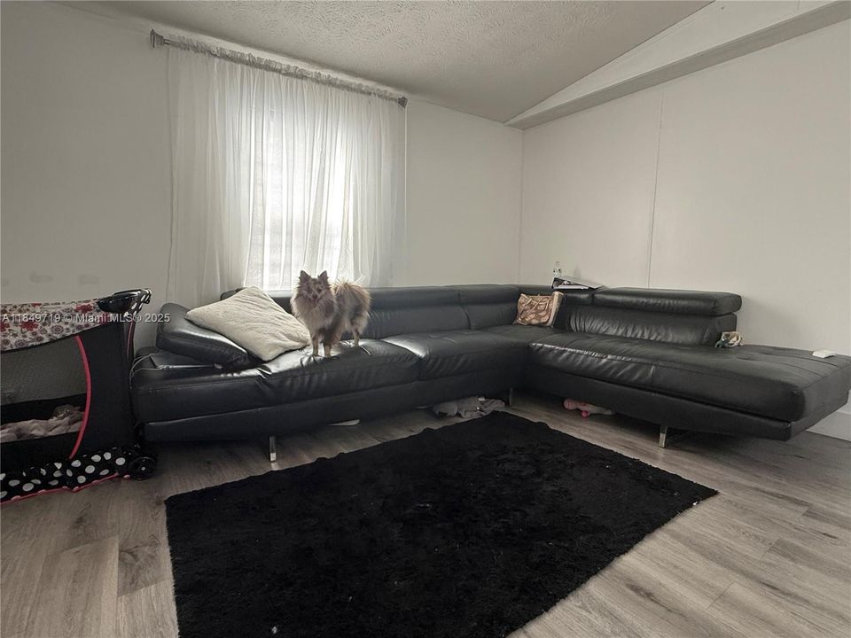 Activo con contrato: $280,000 (3 camas, 2 baños, 924 Pies cuadrados)