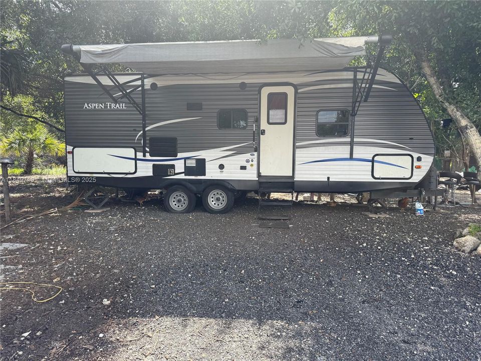 Activo con contrato: $280,000 (3 camas, 2 baños, 924 Pies cuadrados)