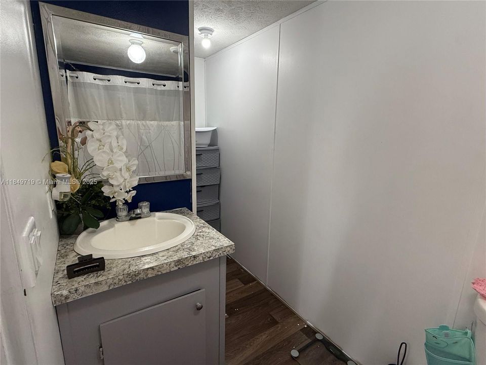 Activo con contrato: $280,000 (3 camas, 2 baños, 924 Pies cuadrados)