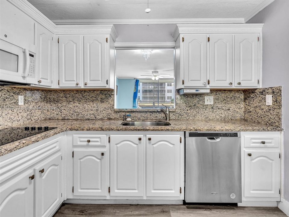 En Venta: $289,000 (1 camas, 1 baños, 812 Pies cuadrados)