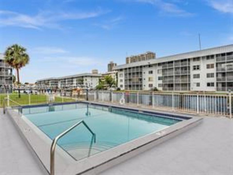 En Venta: $289,000 (1 camas, 1 baños, 812 Pies cuadrados)