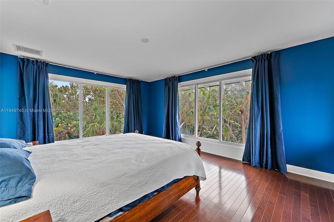 Active With Contract: $4,800,000 (4 beds, 5 baths, 2708 Square Feet)