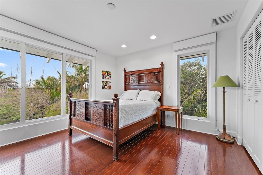 Active With Contract: $4,800,000 (4 beds, 5 baths, 2708 Square Feet)