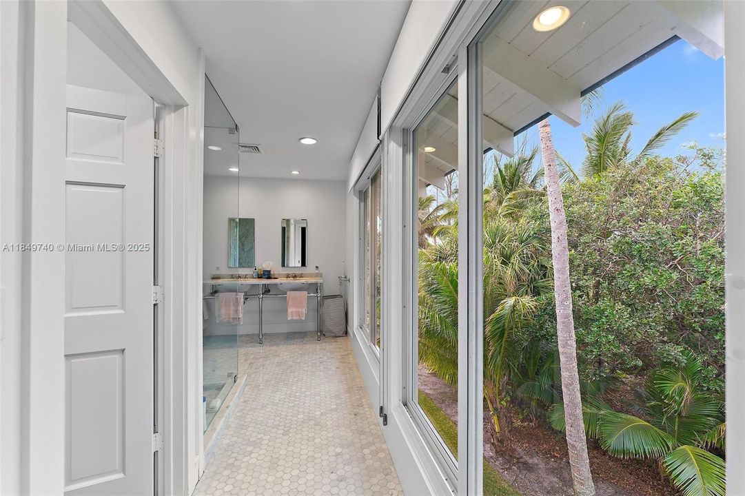 Active With Contract: $4,800,000 (4 beds, 5 baths, 2708 Square Feet)