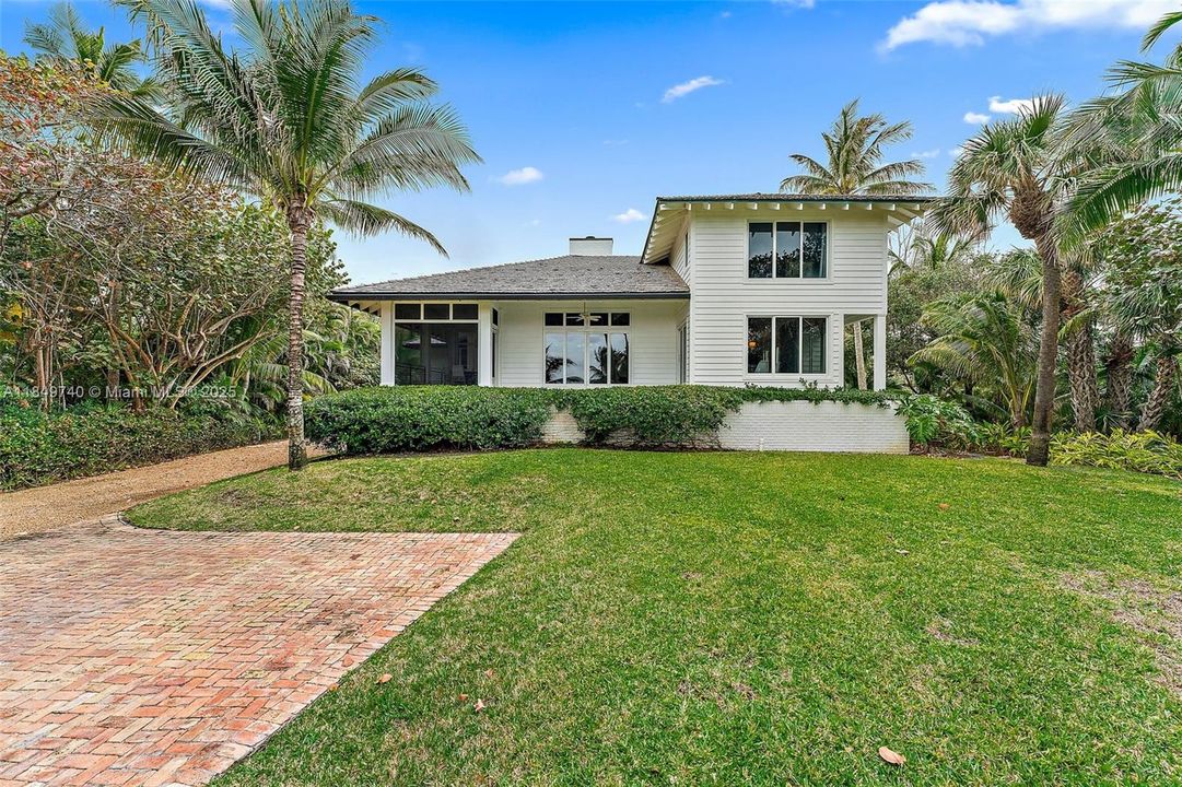 Active With Contract: $4,800,000 (4 beds, 5 baths, 2708 Square Feet)