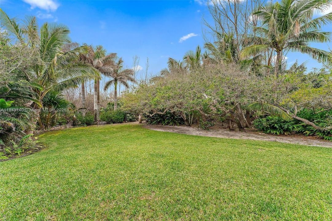 Active With Contract: $4,800,000 (4 beds, 5 baths, 2708 Square Feet)