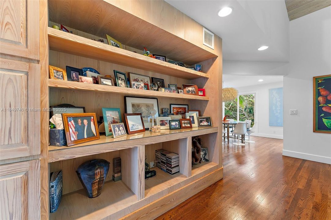 Active With Contract: $4,800,000 (4 beds, 5 baths, 2708 Square Feet)