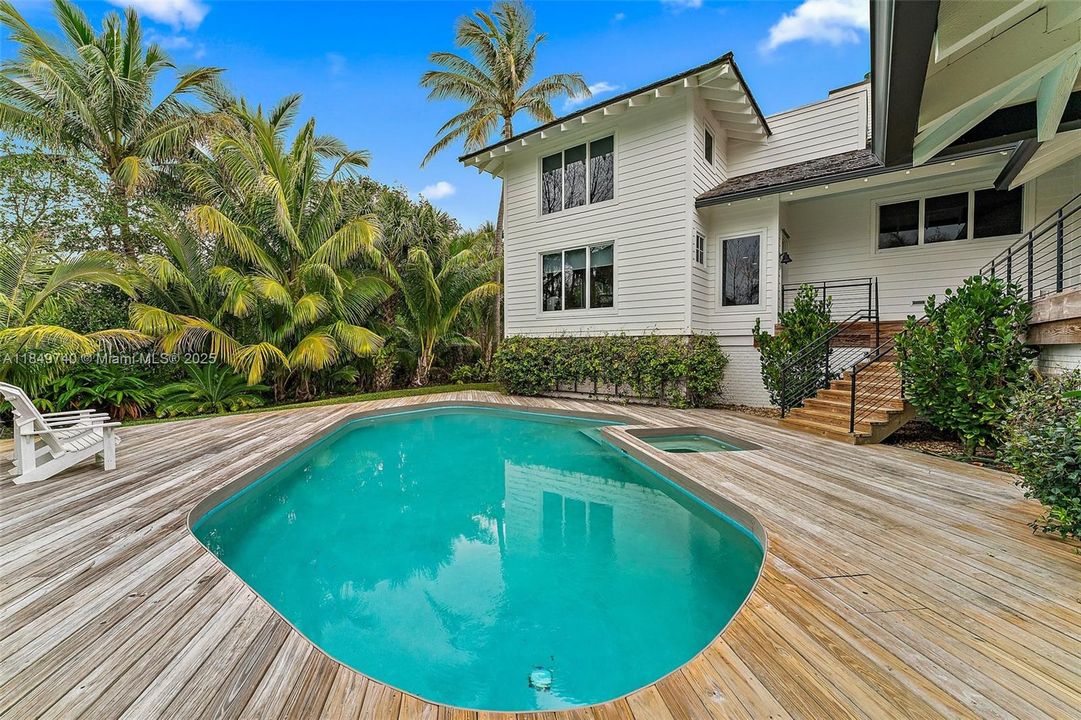 Active With Contract: $4,800,000 (4 beds, 5 baths, 2708 Square Feet)