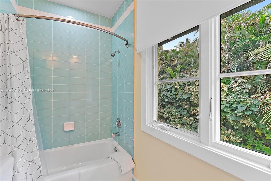 Active With Contract: $4,800,000 (4 beds, 5 baths, 2708 Square Feet)