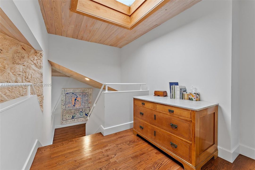 Active With Contract: $4,800,000 (4 beds, 5 baths, 2708 Square Feet)