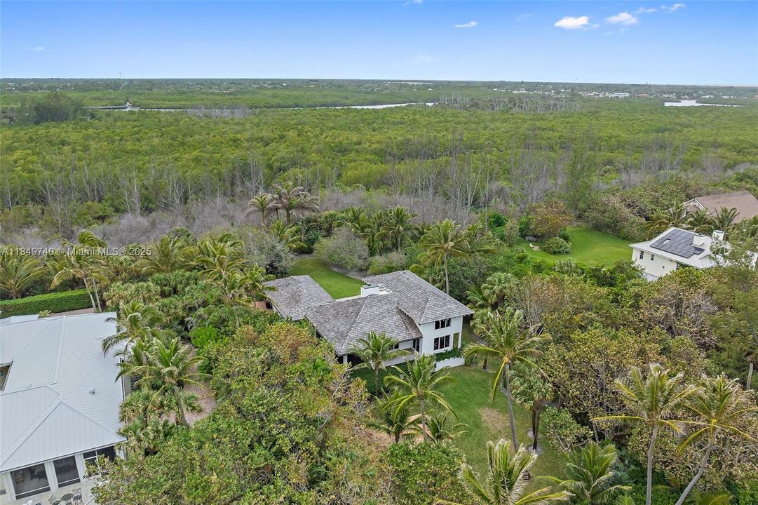 Active With Contract: $4,800,000 (4 beds, 5 baths, 2708 Square Feet)