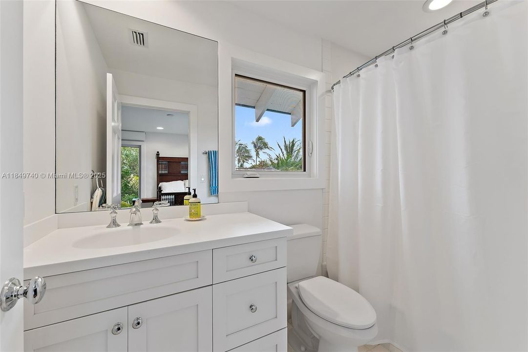 Active With Contract: $4,800,000 (4 beds, 5 baths, 2708 Square Feet)