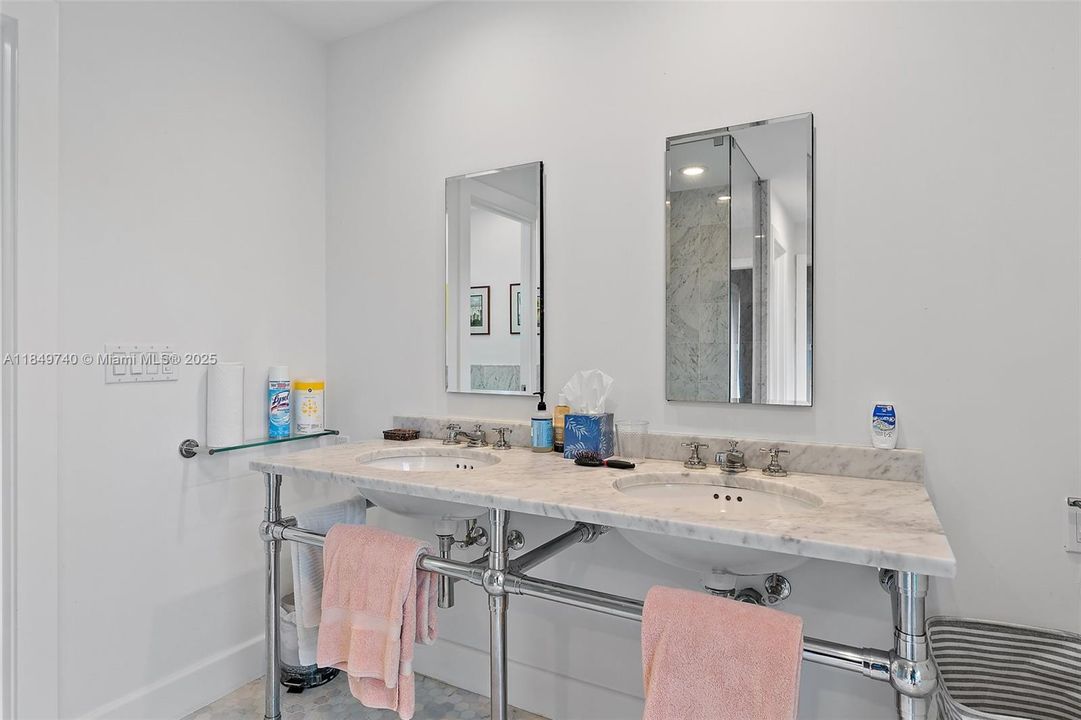 Active With Contract: $4,800,000 (4 beds, 5 baths, 2708 Square Feet)