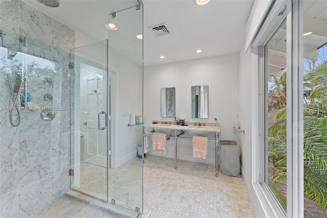 Active With Contract: $4,800,000 (4 beds, 5 baths, 2708 Square Feet)