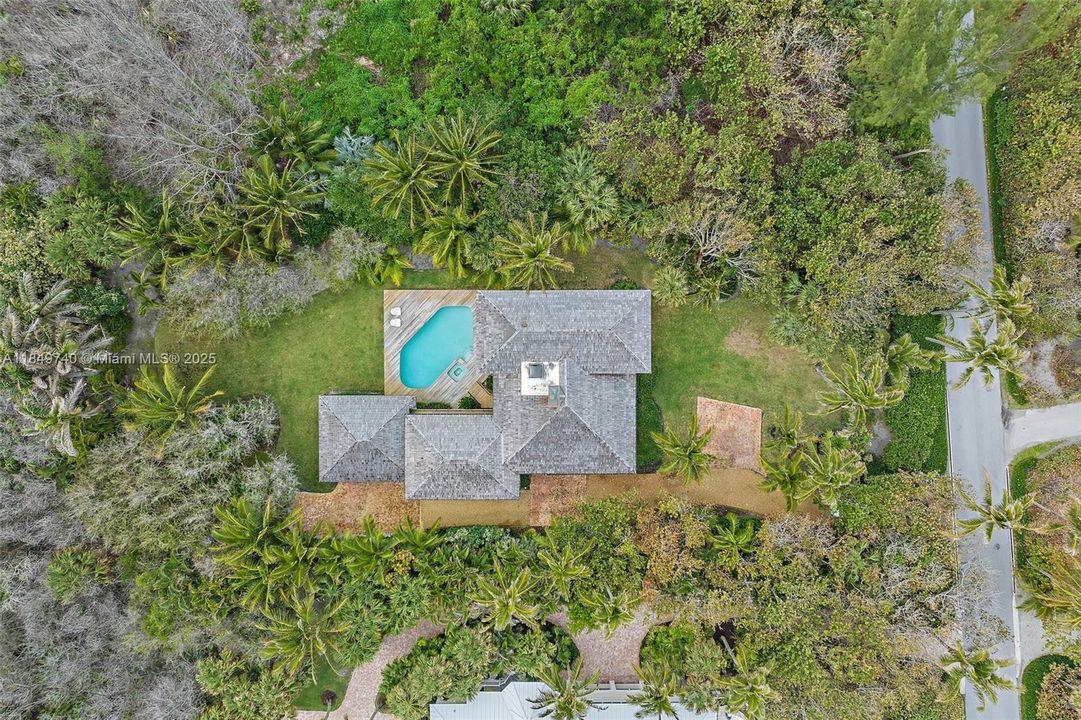 Active With Contract: $4,800,000 (4 beds, 5 baths, 2708 Square Feet)