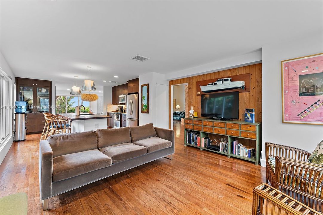 Active With Contract: $4,800,000 (4 beds, 5 baths, 2708 Square Feet)