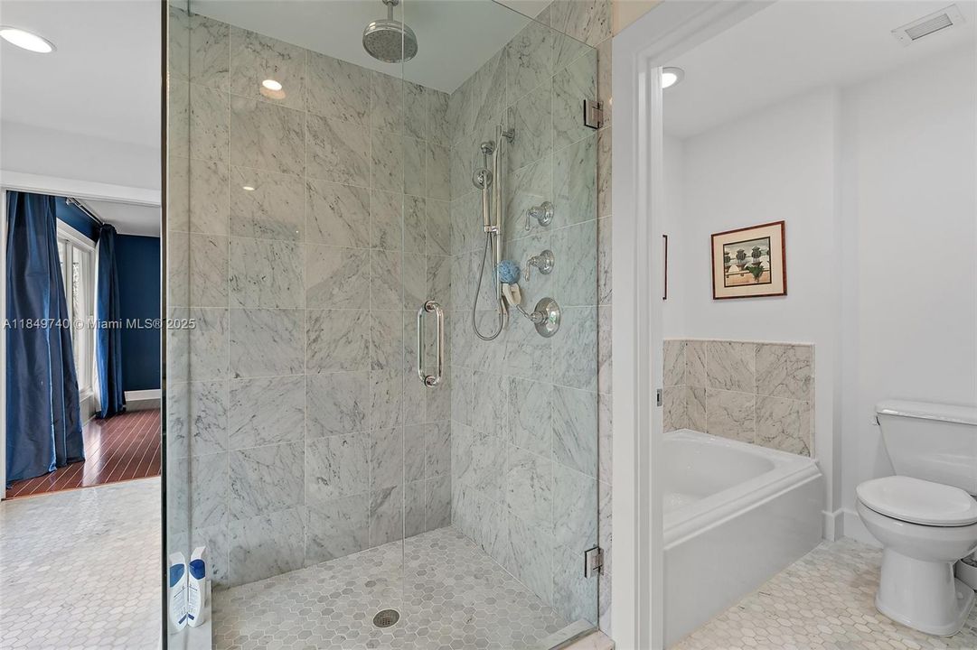 Active With Contract: $4,800,000 (4 beds, 5 baths, 2708 Square Feet)