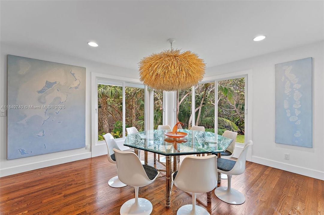 Active With Contract: $4,800,000 (4 beds, 5 baths, 2708 Square Feet)