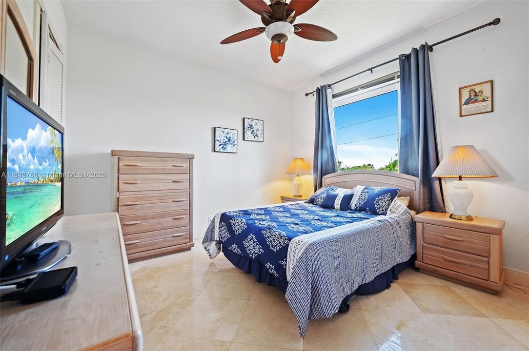 En Venta: $1,695,000 (4 camas, 3 baños, 2896 Pies cuadrados)