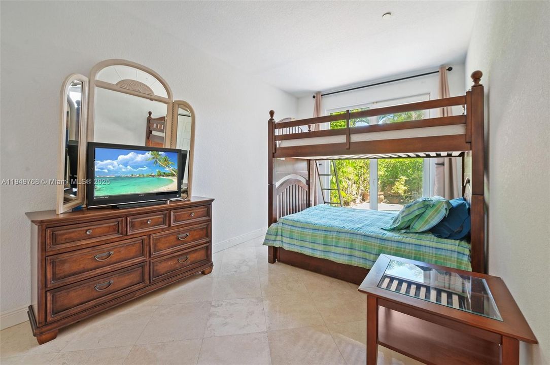 En Venta: $1,695,000 (4 camas, 3 baños, 2896 Pies cuadrados)