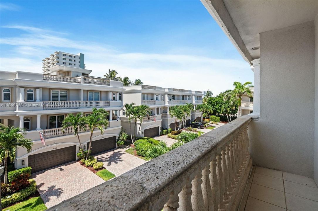 En Venta: $1,695,000 (4 camas, 3 baños, 2896 Pies cuadrados)