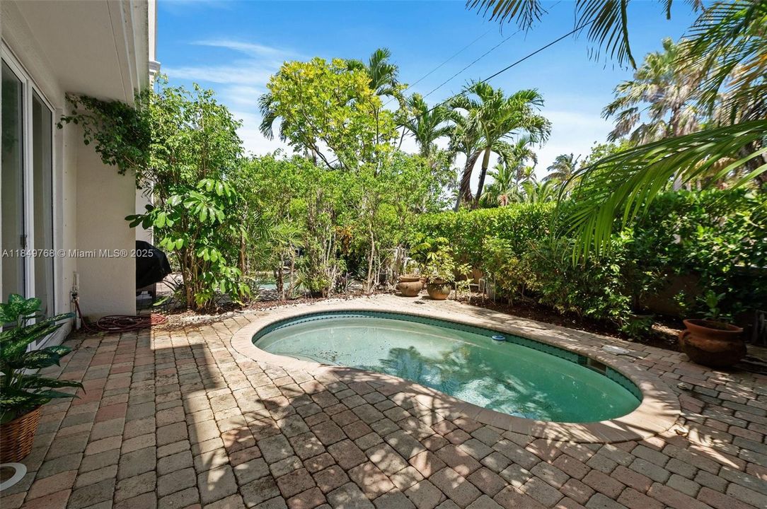 En Venta: $1,695,000 (4 camas, 3 baños, 2896 Pies cuadrados)