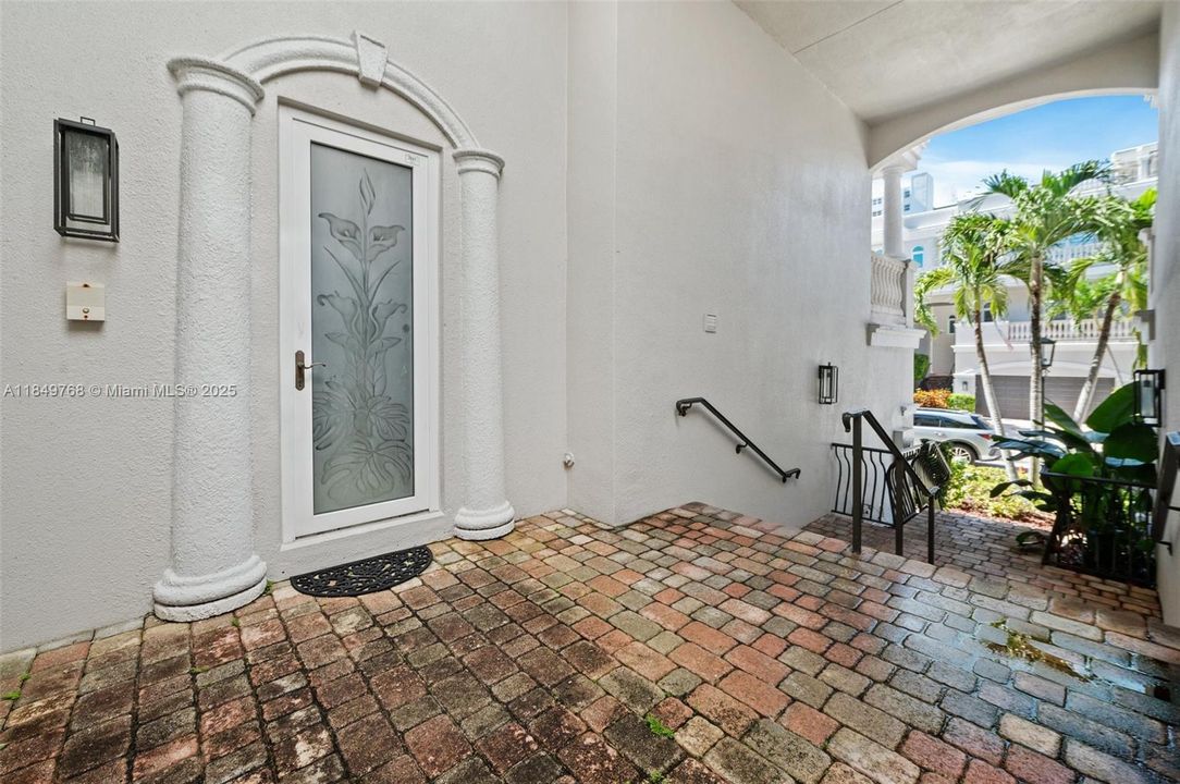 En Venta: $1,695,000 (4 camas, 3 baños, 2896 Pies cuadrados)