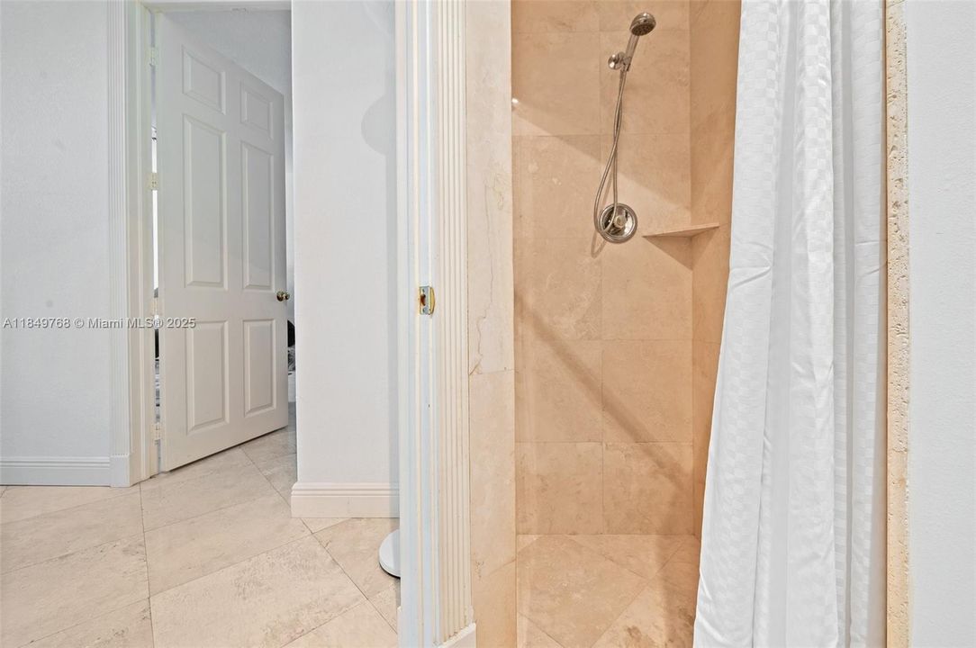 En Venta: $1,695,000 (4 camas, 3 baños, 2896 Pies cuadrados)