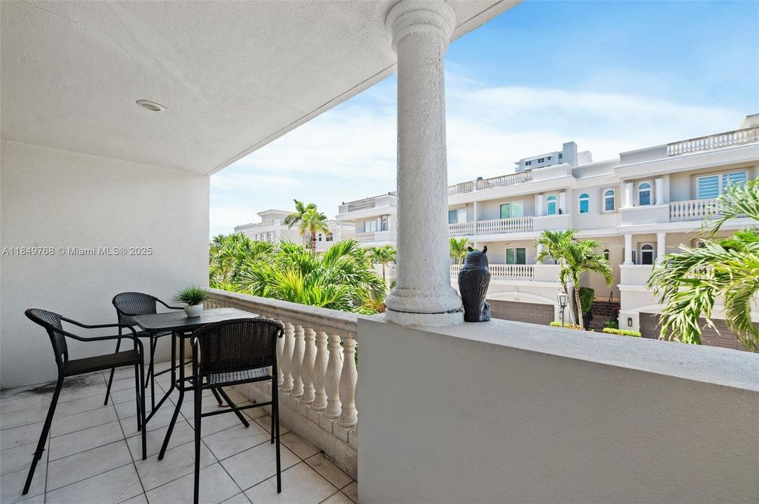 En Venta: $1,695,000 (4 camas, 3 baños, 2896 Pies cuadrados)