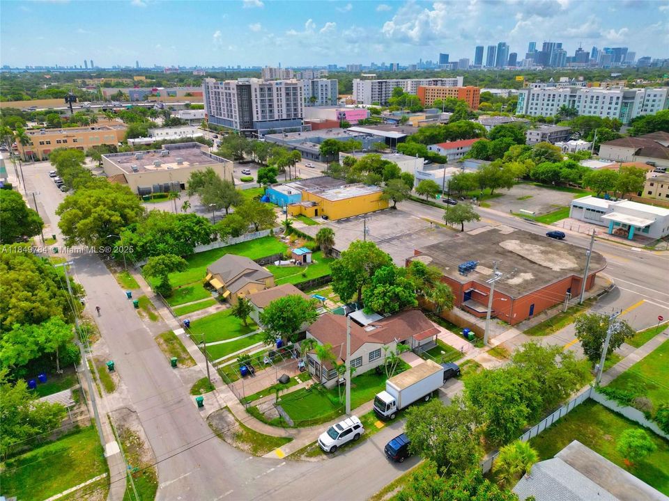 For Sale: $530,000 (2 beds, 2 baths, 1138 Square Feet)