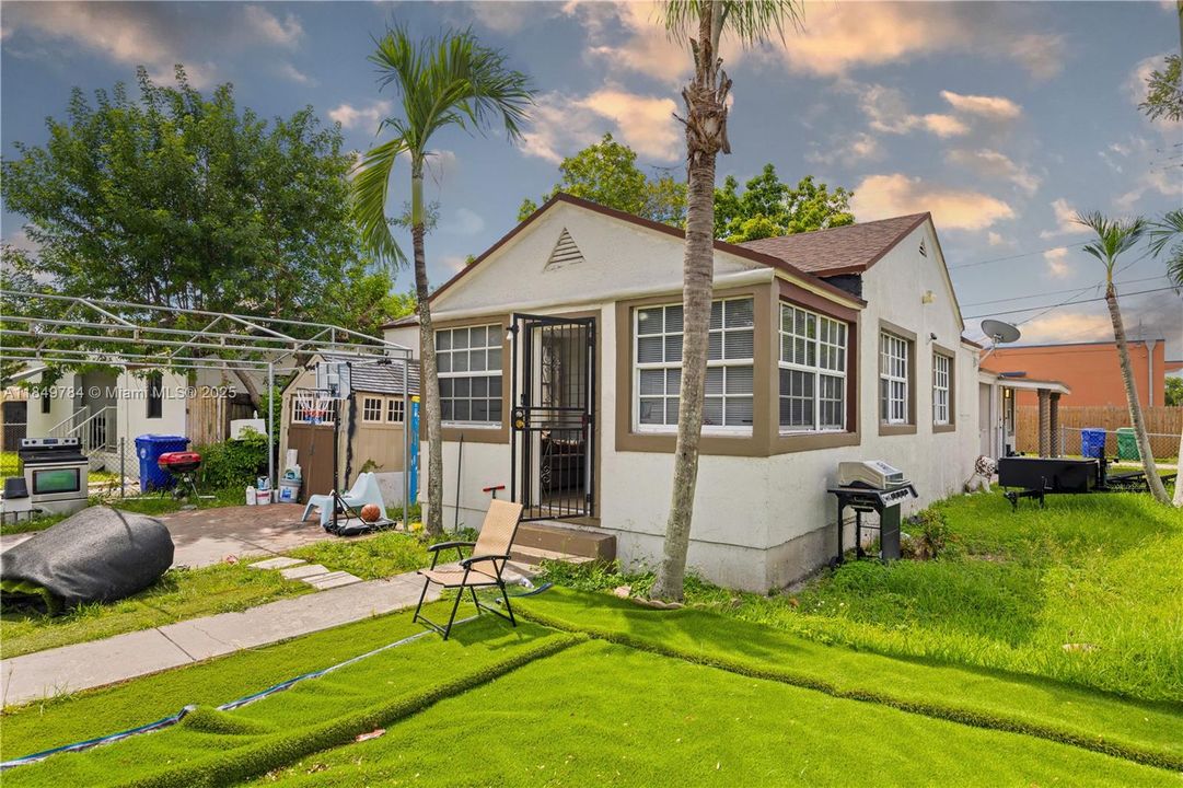 For Sale: $530,000 (2 beds, 2 baths, 1138 Square Feet)