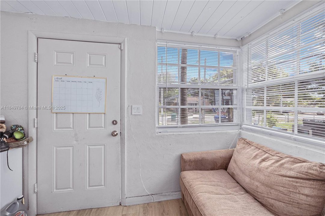 For Sale: $530,000 (2 beds, 2 baths, 1138 Square Feet)
