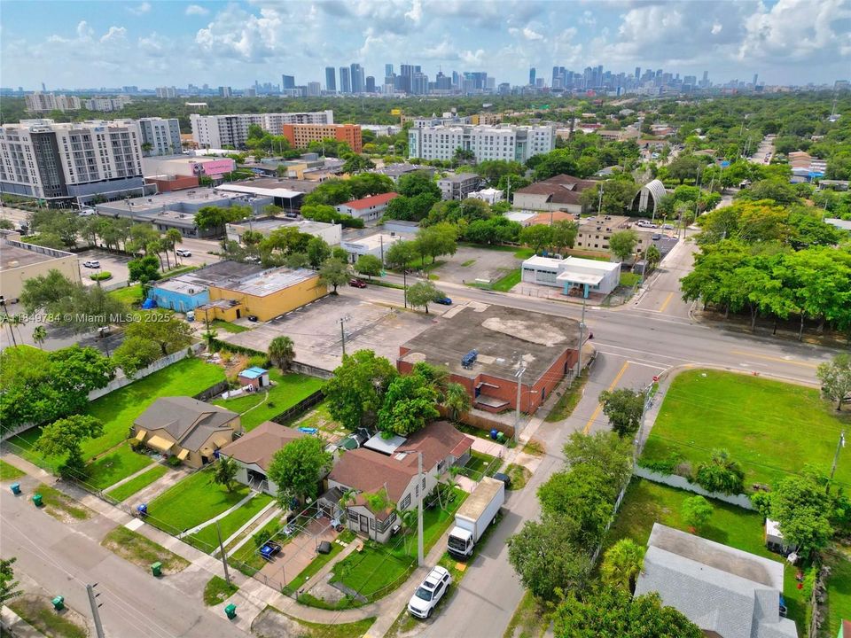 For Sale: $530,000 (2 beds, 2 baths, 1138 Square Feet)
