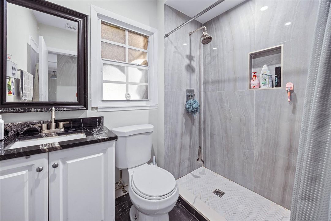 For Sale: $530,000 (2 beds, 2 baths, 1138 Square Feet)