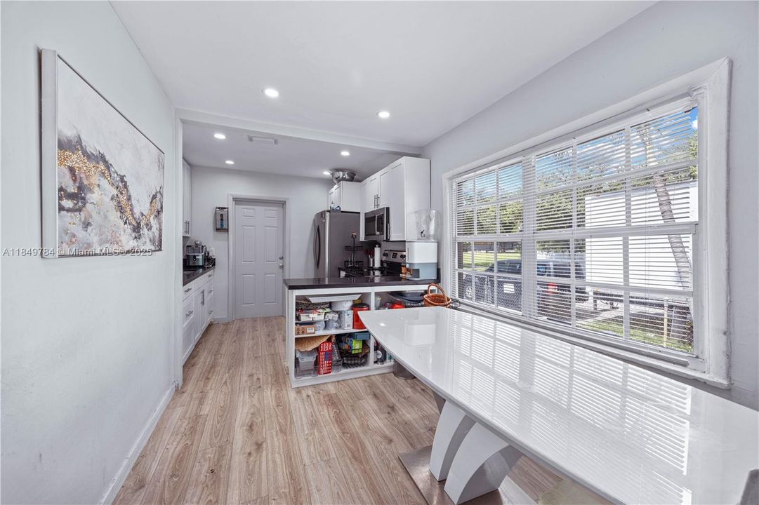 For Sale: $530,000 (2 beds, 2 baths, 1138 Square Feet)