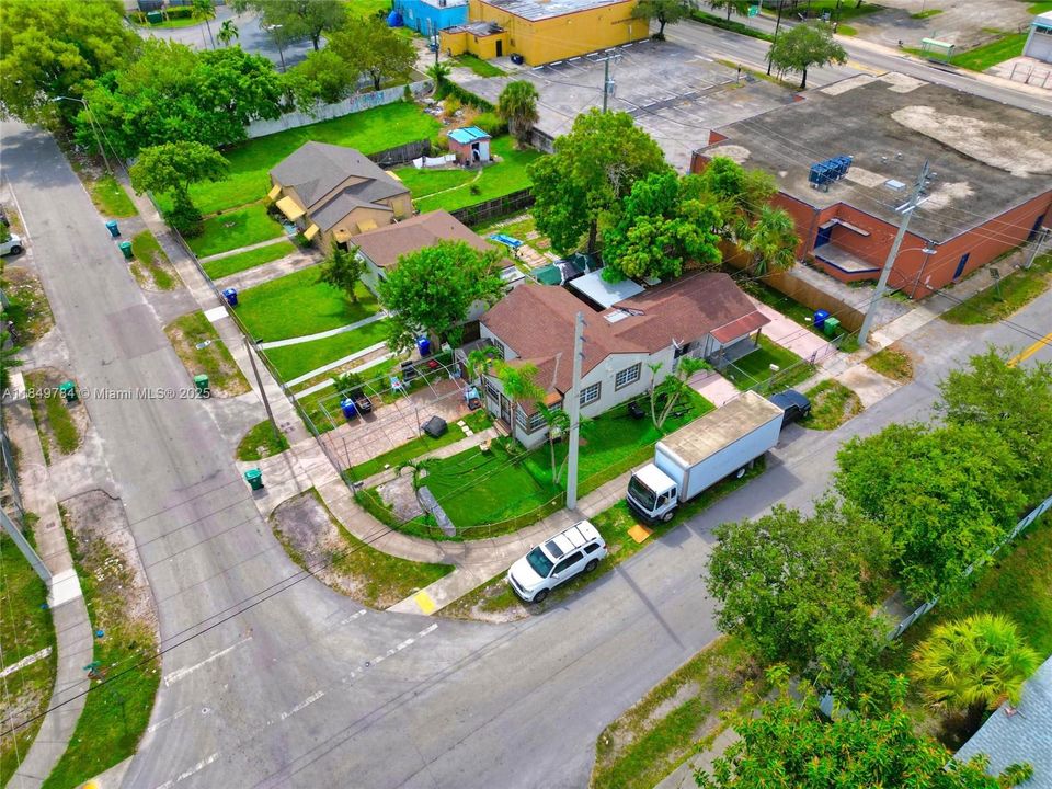 For Sale: $530,000 (2 beds, 2 baths, 1138 Square Feet)