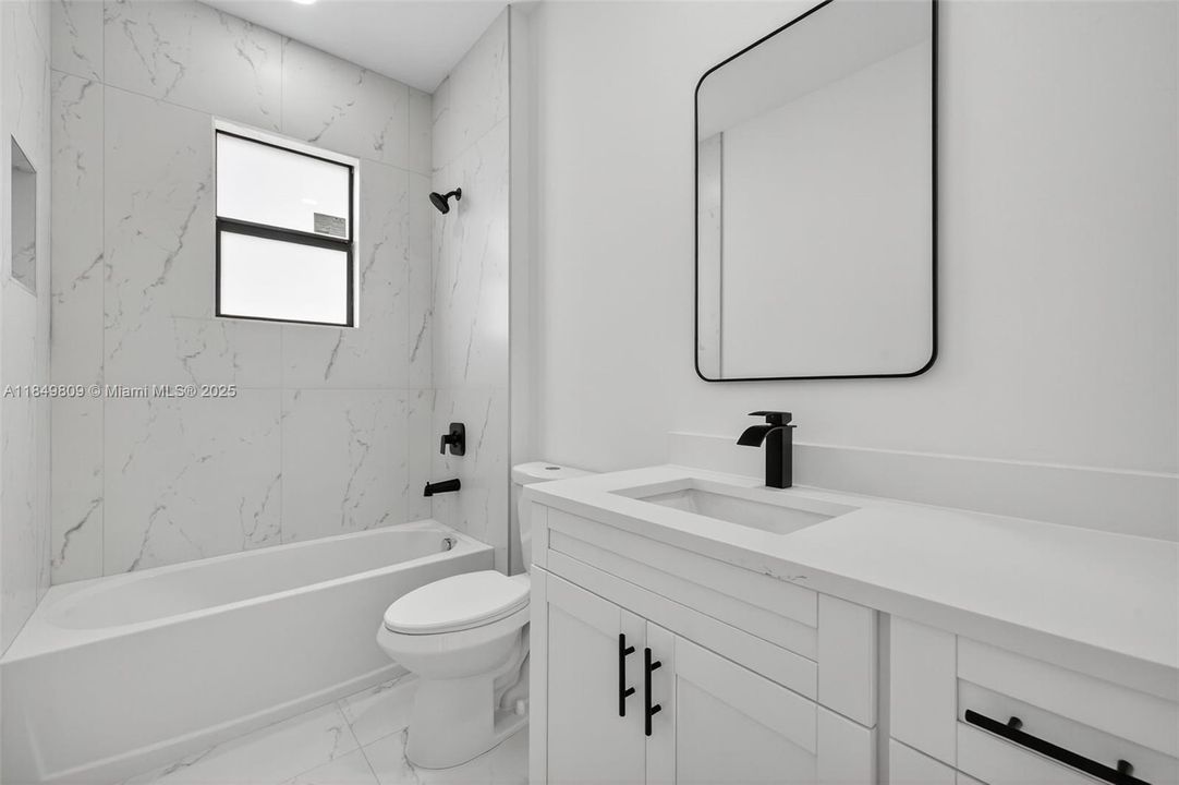 Под контрактом: $339,900 (3 спален, 2 ванн, 1535 Квадратных фут)