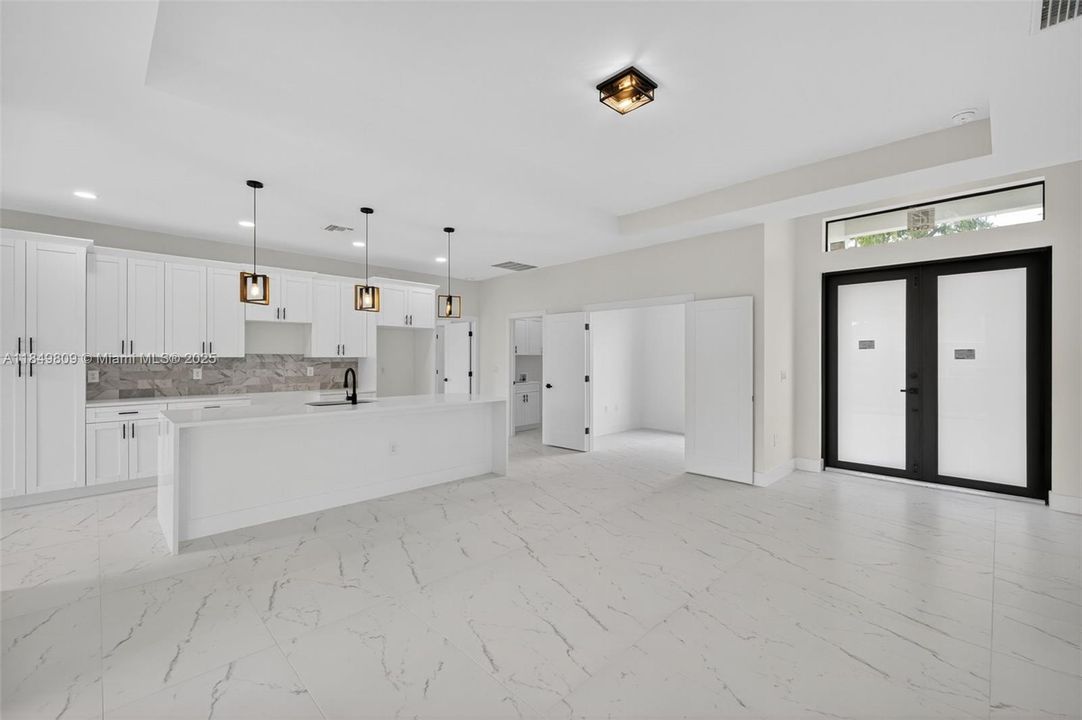 Под контрактом: $339,900 (3 спален, 2 ванн, 1535 Квадратных фут)