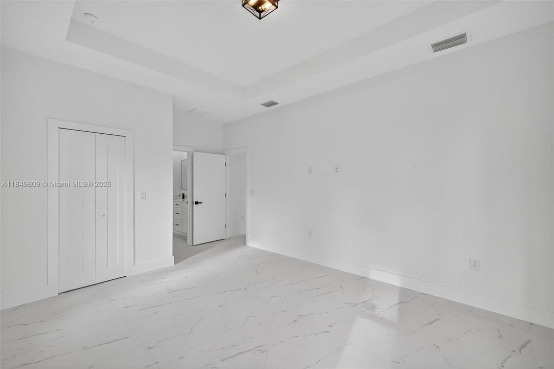 Под контрактом: $339,900 (3 спален, 2 ванн, 1535 Квадратных фут)