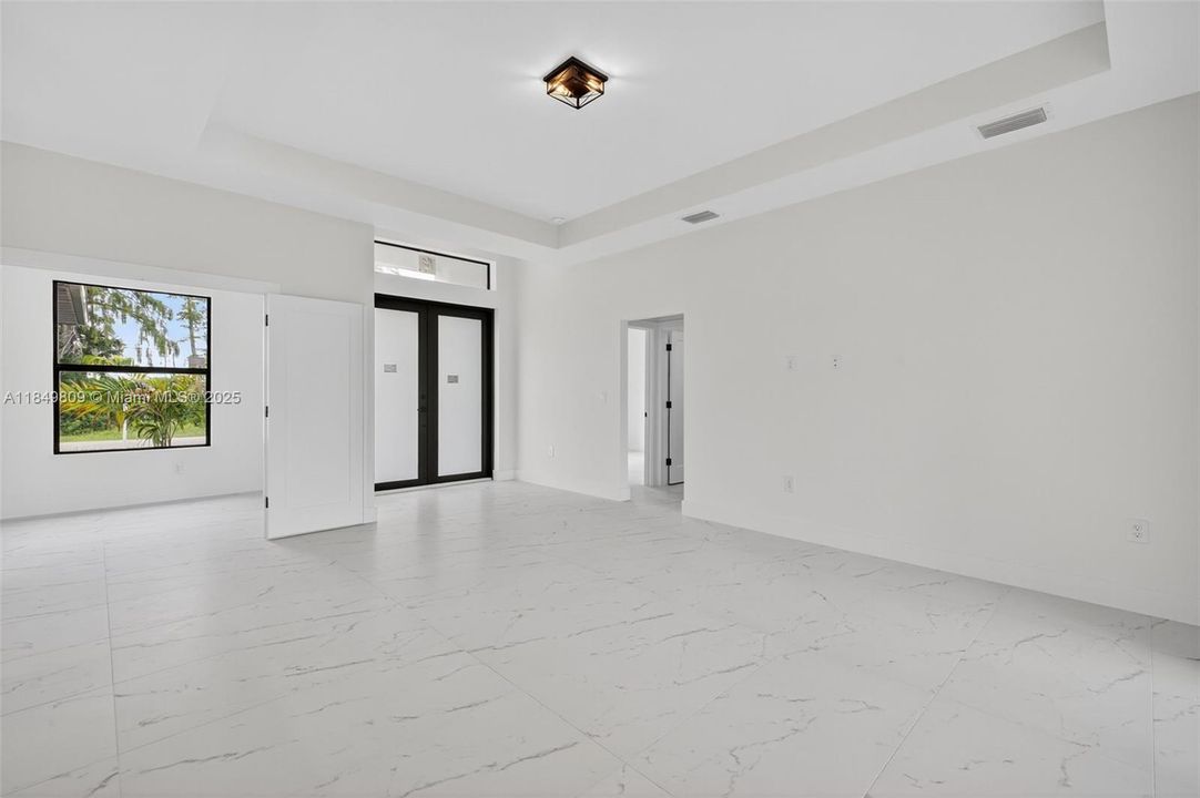 Под контрактом: $339,900 (3 спален, 2 ванн, 1535 Квадратных фут)