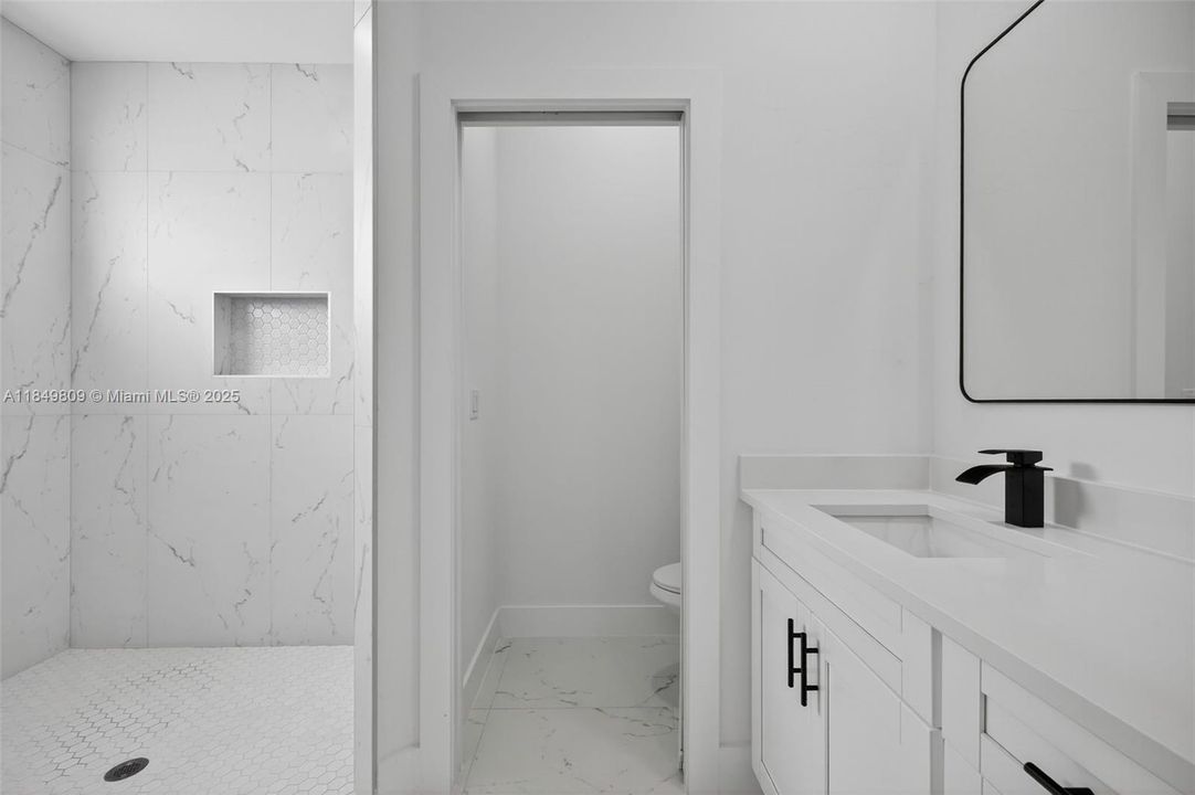 Под контрактом: $339,900 (3 спален, 2 ванн, 1535 Квадратных фут)