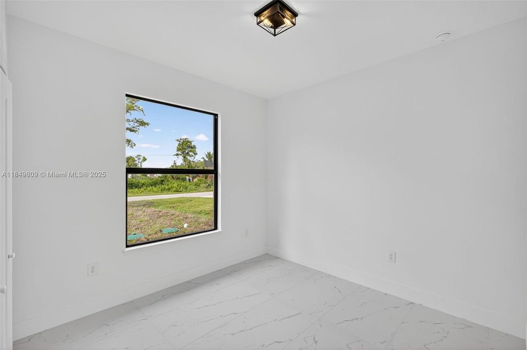 Под контрактом: $339,900 (3 спален, 2 ванн, 1535 Квадратных фут)