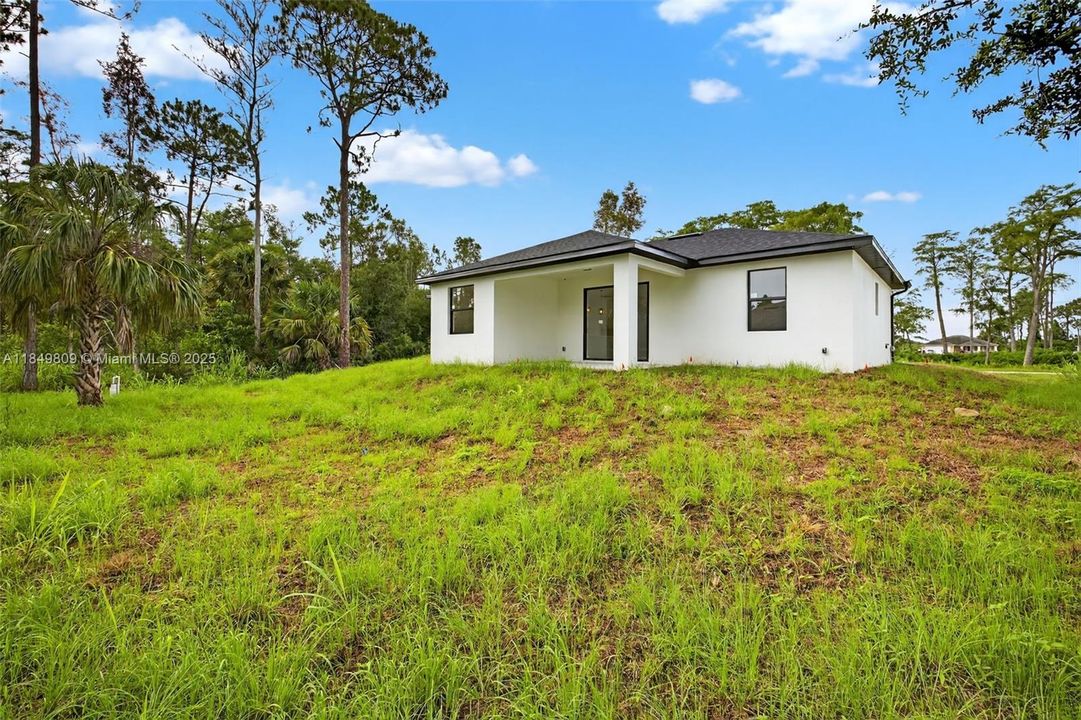 Под контрактом: $339,900 (3 спален, 2 ванн, 1535 Квадратных фут)