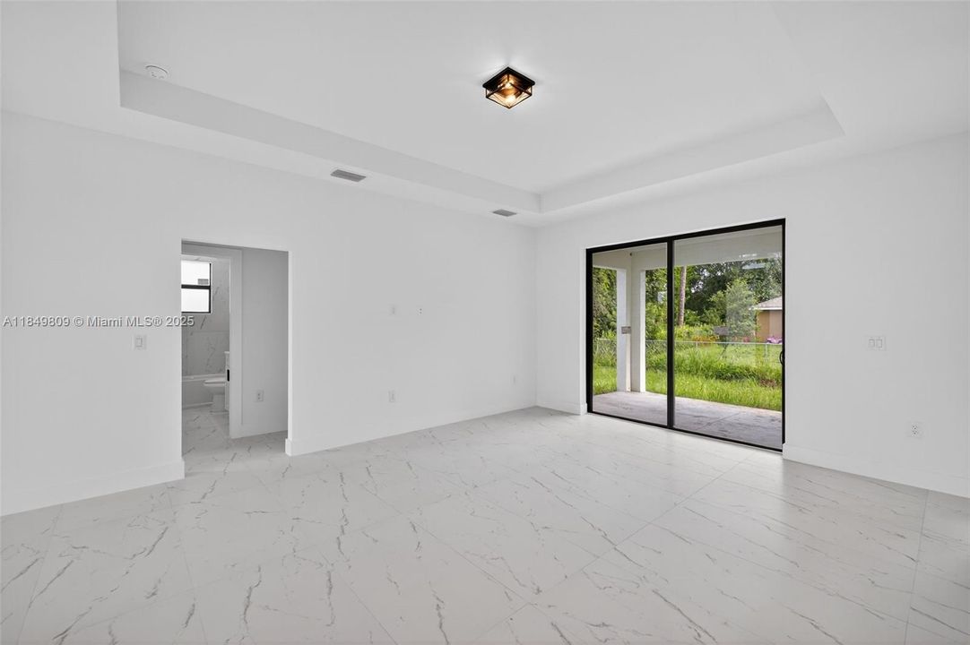 Под контрактом: $339,900 (3 спален, 2 ванн, 1535 Квадратных фут)