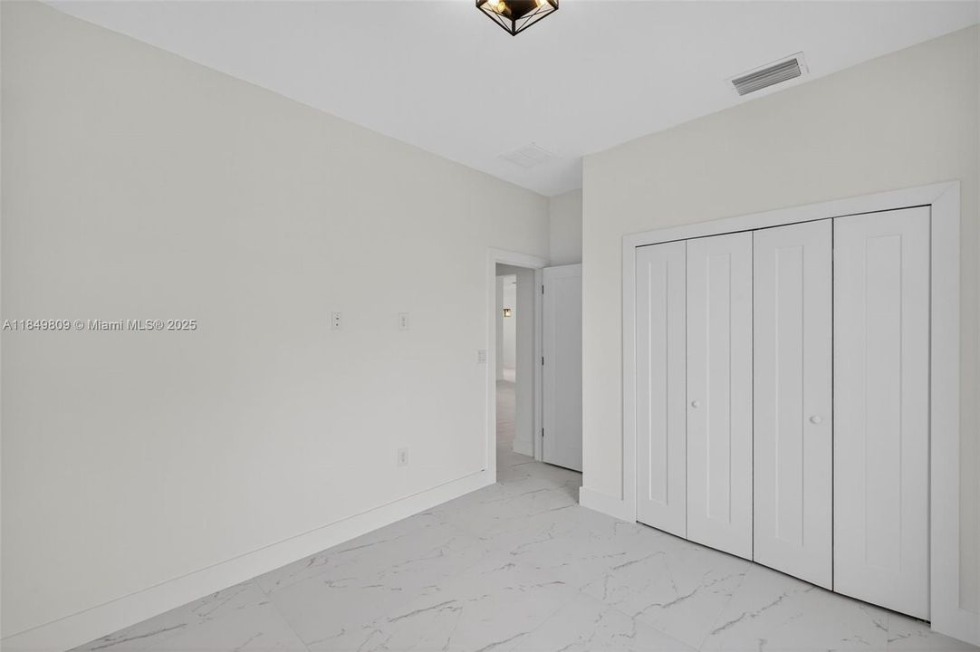 Под контрактом: $339,900 (3 спален, 2 ванн, 1535 Квадратных фут)