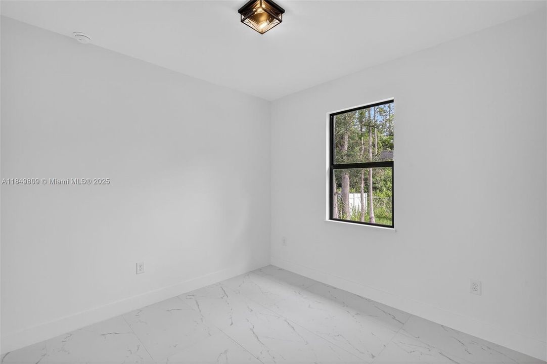 Под контрактом: $339,900 (3 спален, 2 ванн, 1535 Квадратных фут)