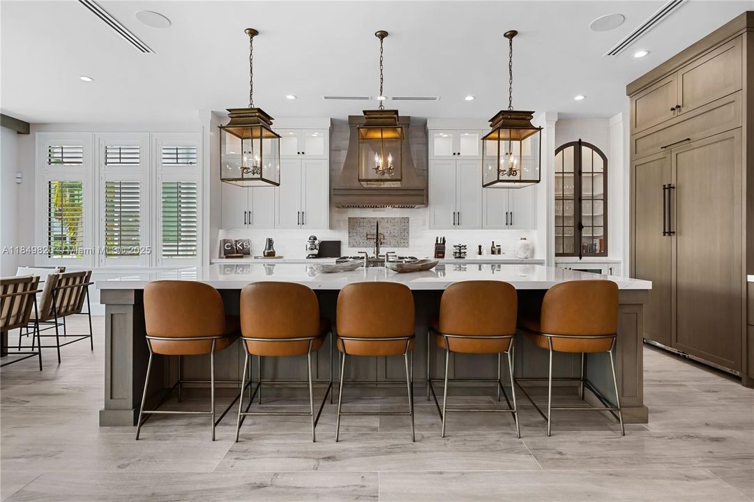 Recently Sold: $699,000 (5 beds, 4 baths, 3963 Square Feet)